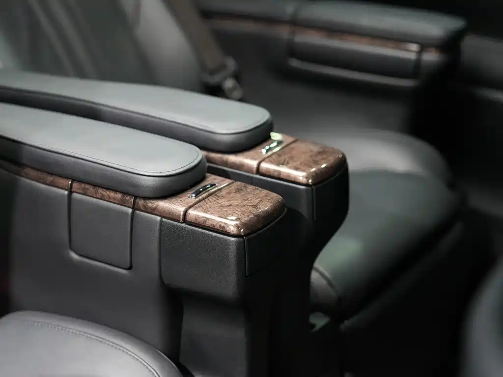 Toyota Alphard — фото 29