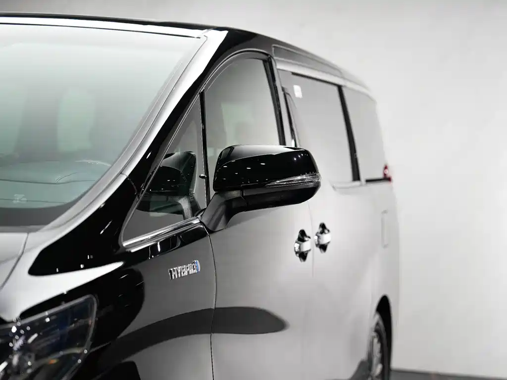 Toyota Alphard — фото 5