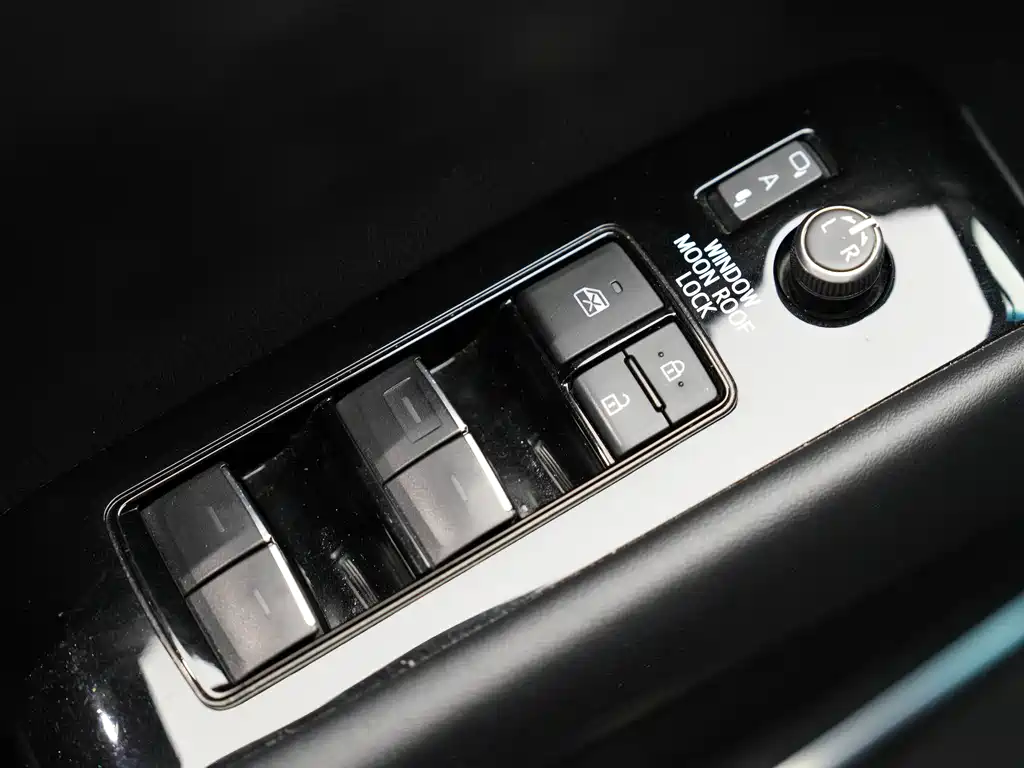 Toyota Alphard — фото 10