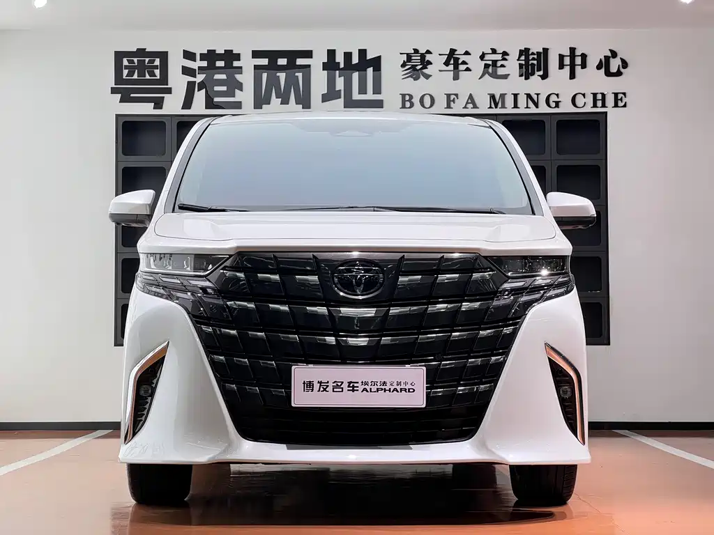 Toyota Alphard — фото 2