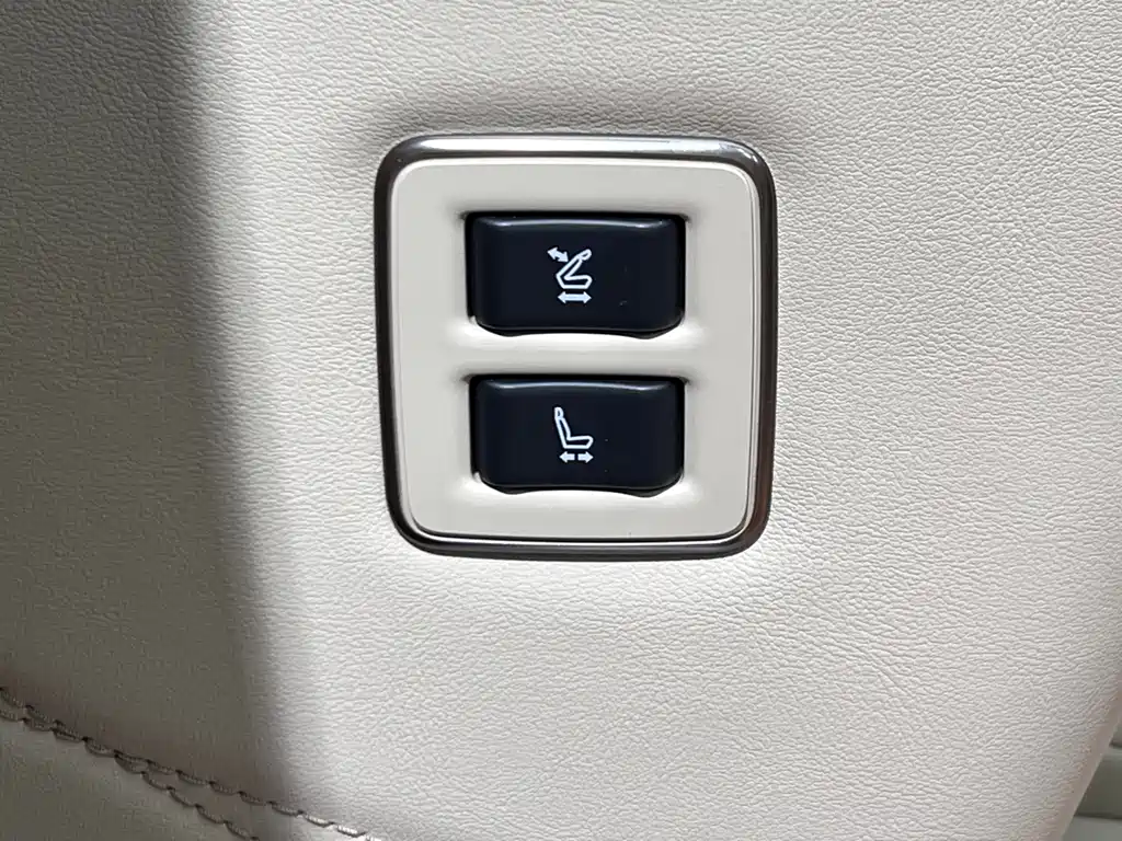 Toyota Alphard — фото 11