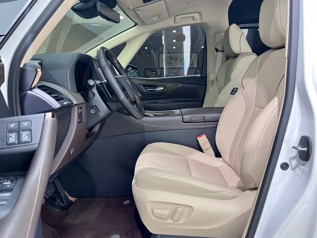 Toyota Alphard — фото 13