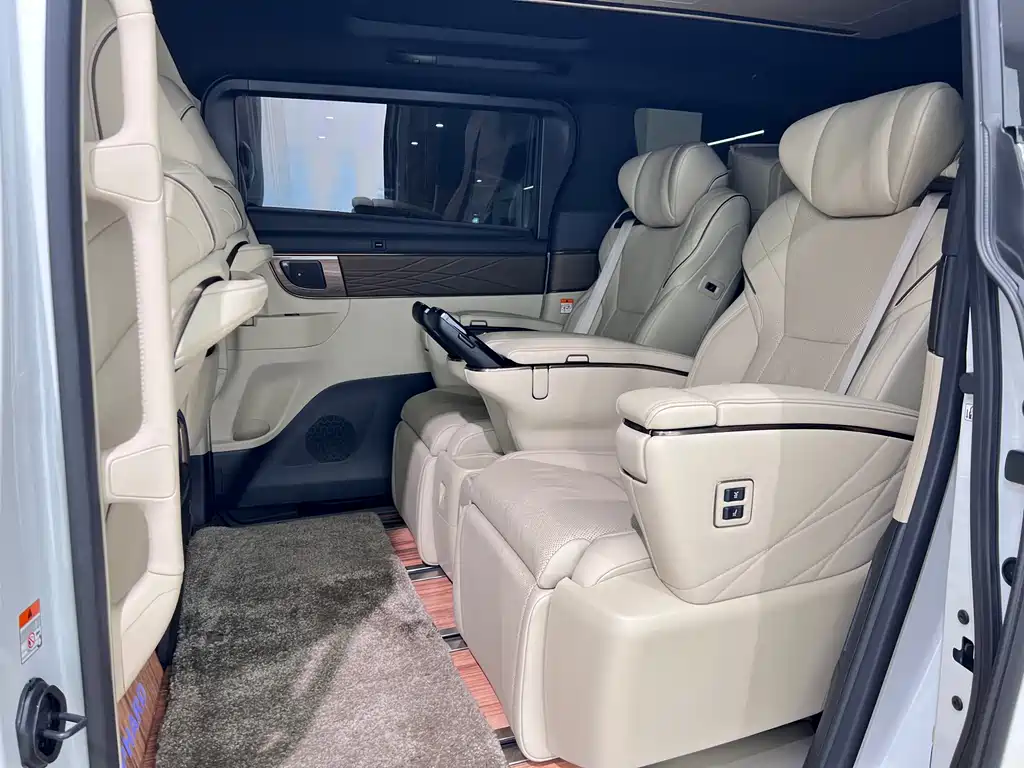 Toyota Alphard — фото 14