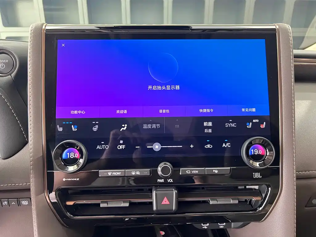 Toyota Alphard — фото 24