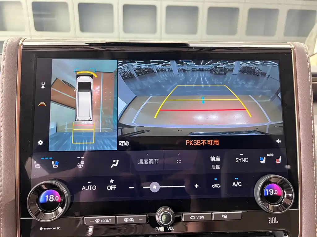Toyota Alphard — фото 28