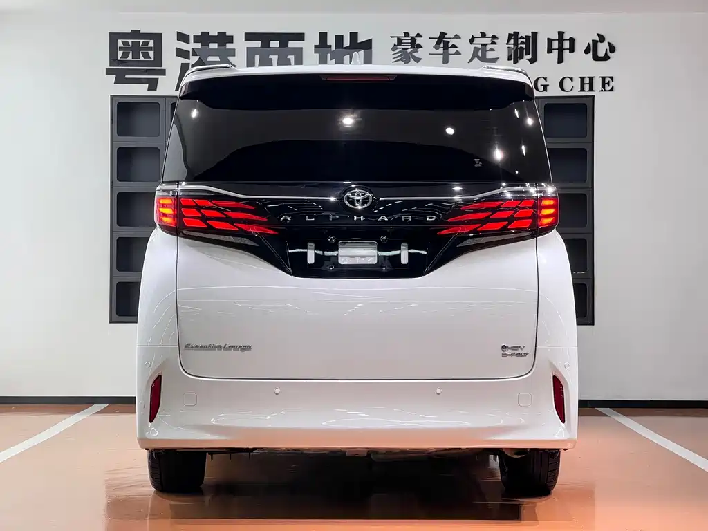 Toyota Alphard — фото 6