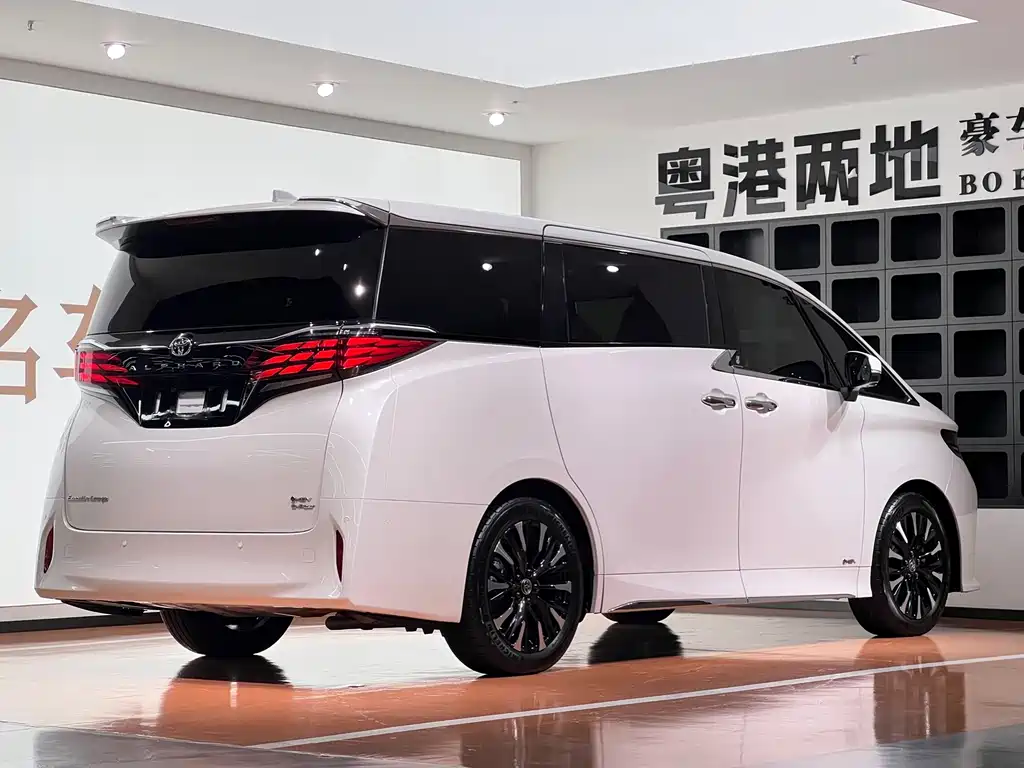 Toyota Alphard — фото 7