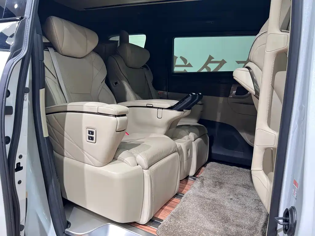 Toyota Alphard — фото 10