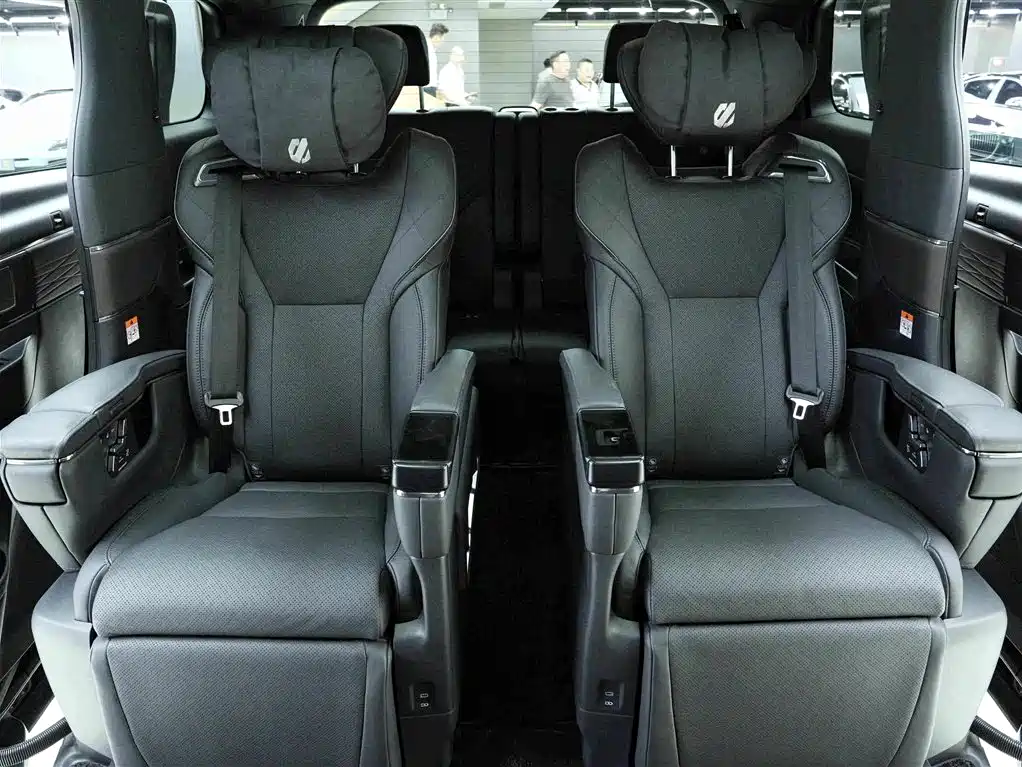 Toyota Alphard — фото 14
