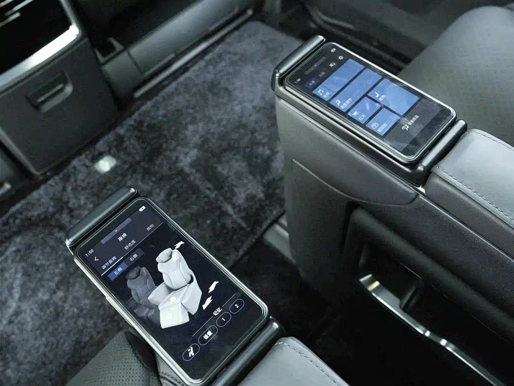 Toyota Alphard — фото 20