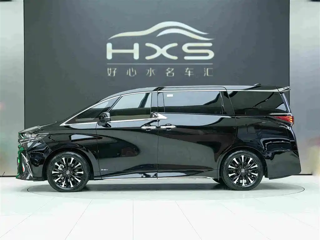 Toyota Alphard — фото 3