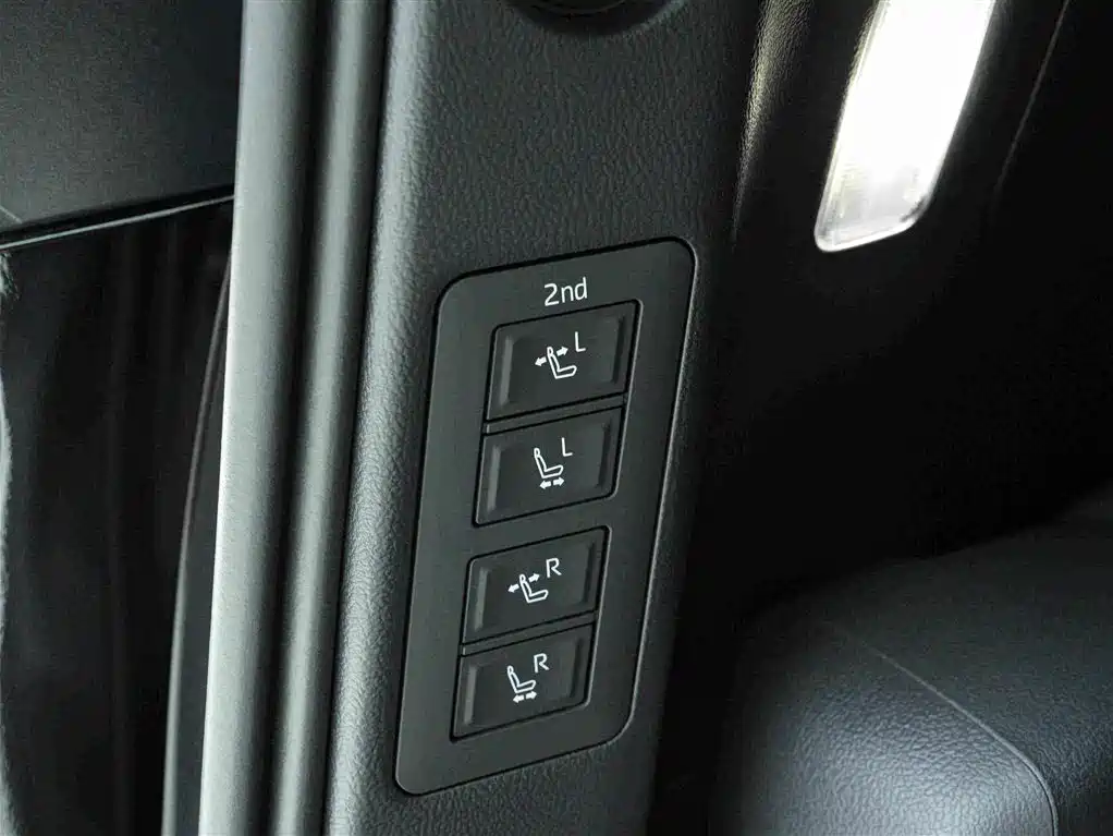 Toyota Alphard — фото 22