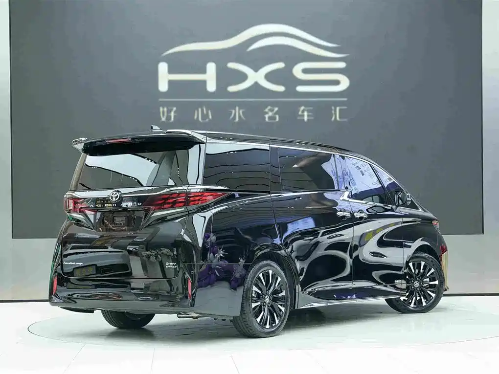 Toyota Alphard — фото 4