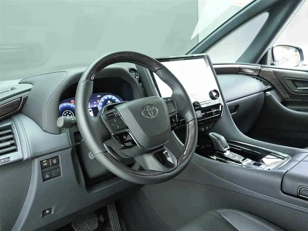 Toyota Alphard — фото 7