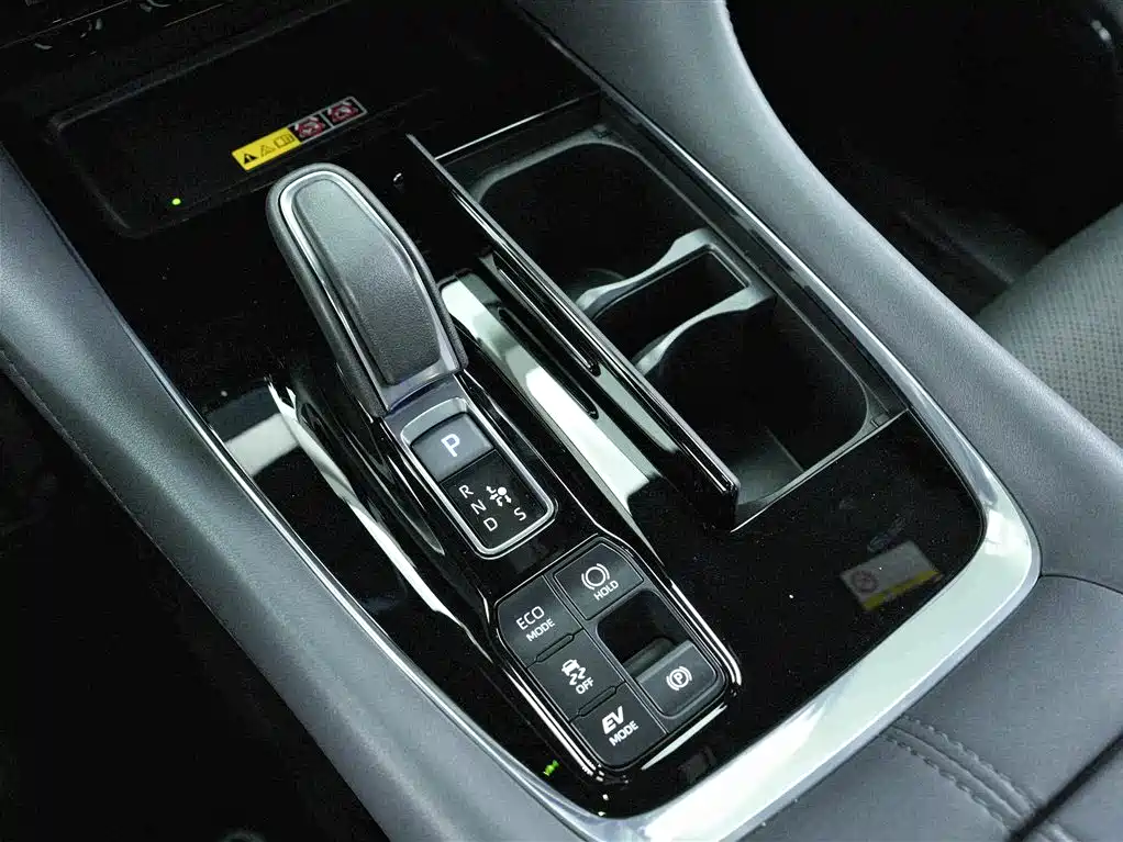 Toyota Alphard — фото 10