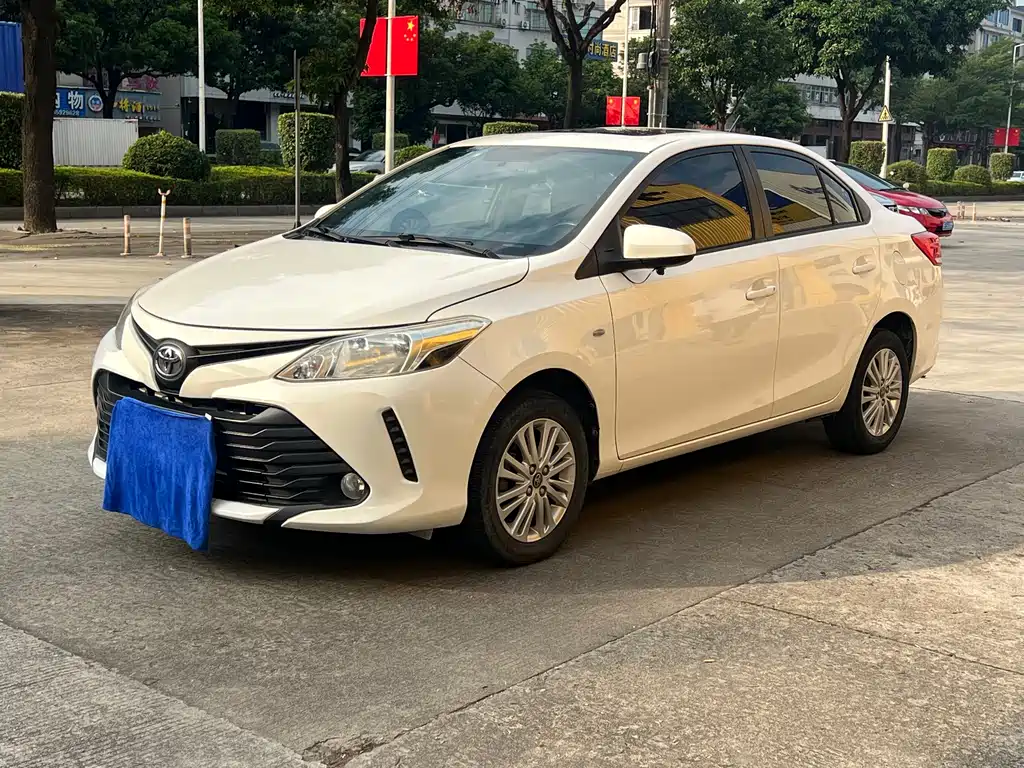 Toyota Vios — фото 3