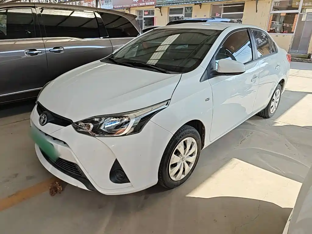 Toyota Yaris L — фото 2