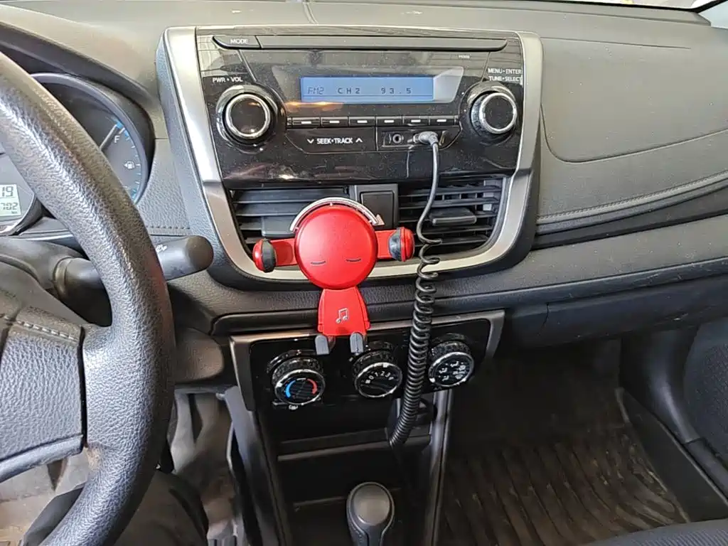 Toyota Yaris L — фото 13