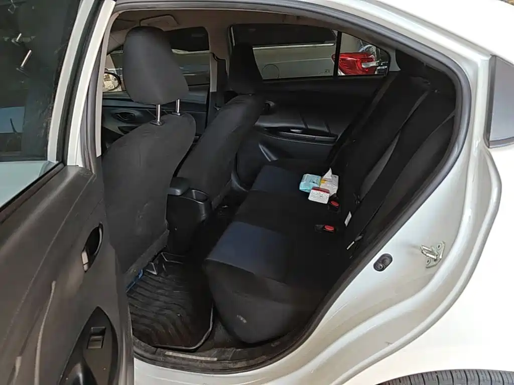 Toyota Yaris L — фото 17
