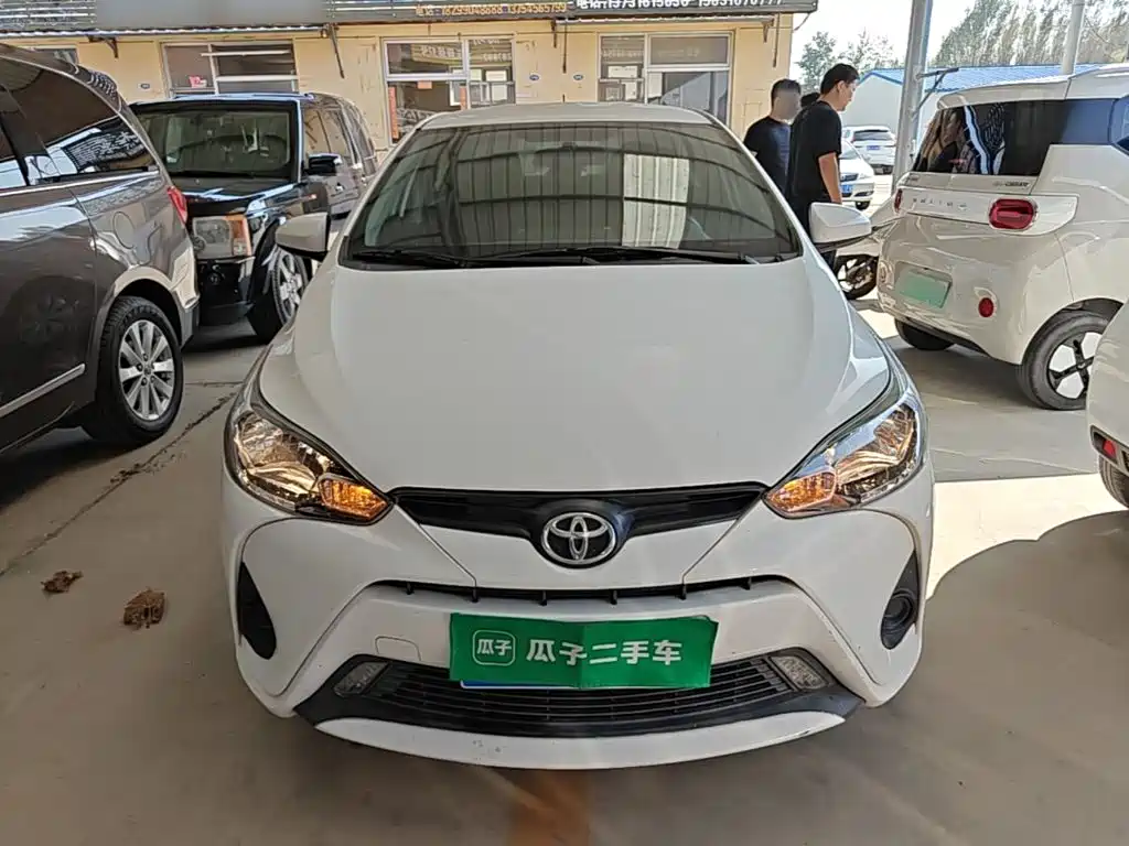 Toyota Yaris L — фото 3