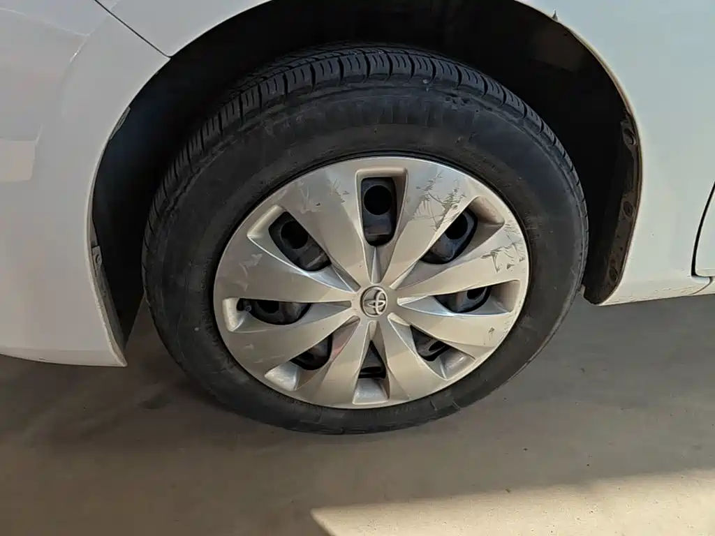 Toyota Yaris L — фото 23