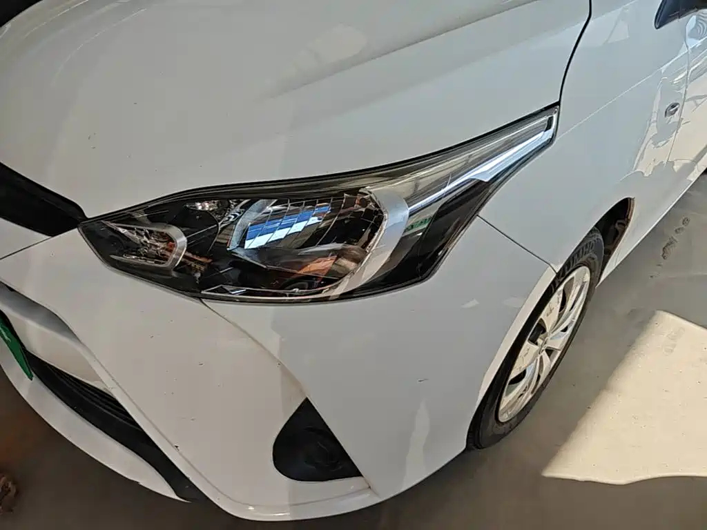 Toyota Yaris L — фото 24