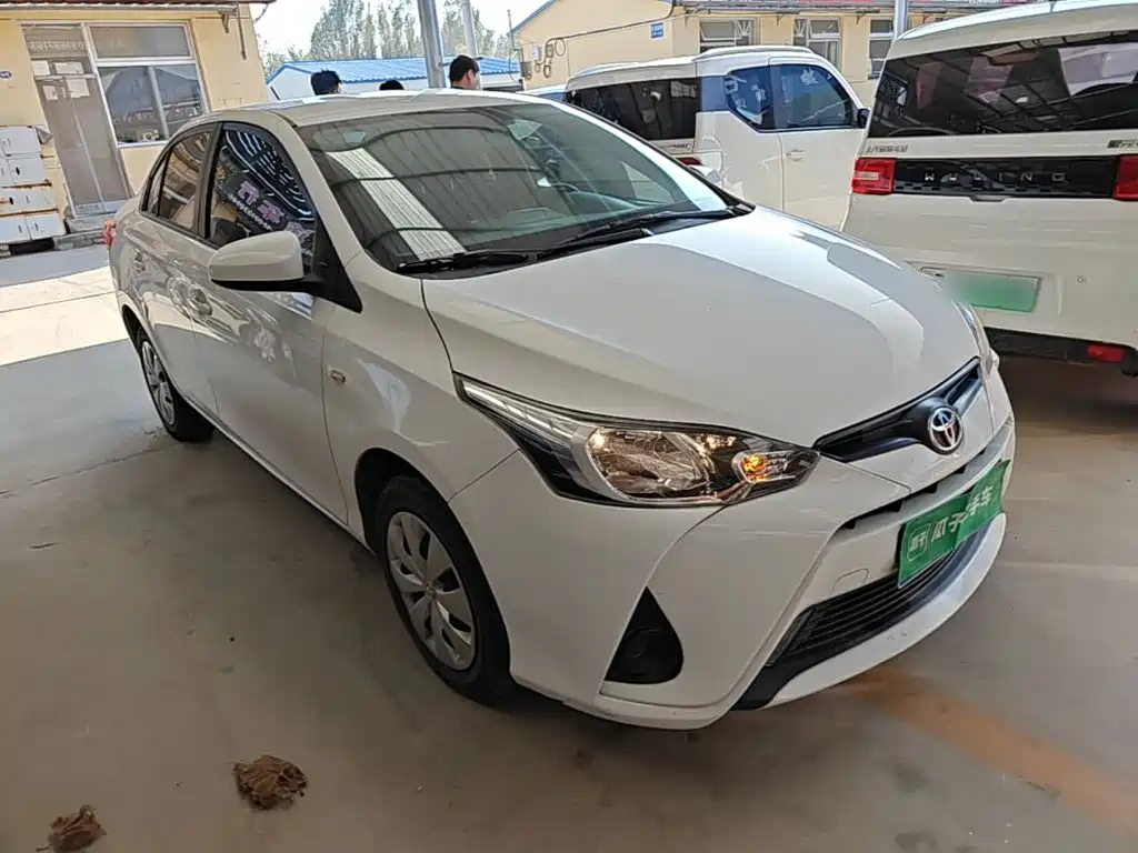 Toyota Yaris L — фото 4