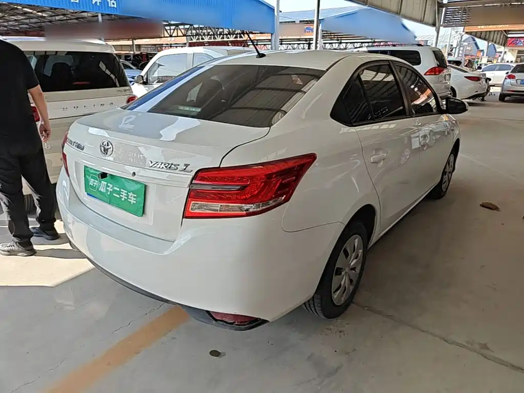 Toyota Yaris L — фото 7