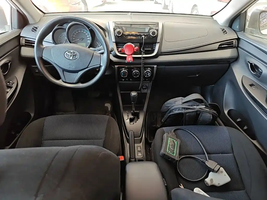 Toyota Yaris L — фото 10