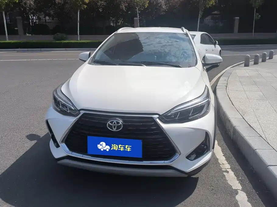 Toyota Yaris L — фото 2