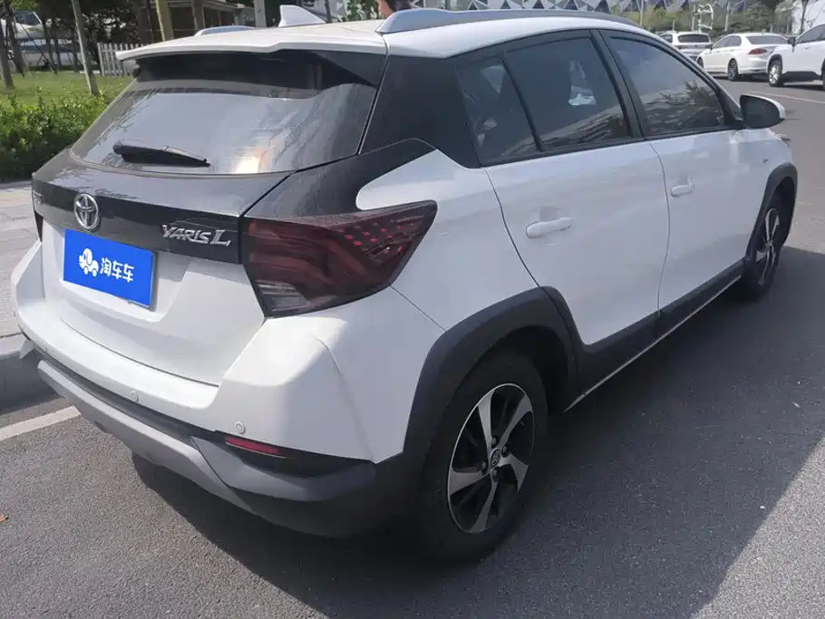 Toyota Yaris L — фото 3