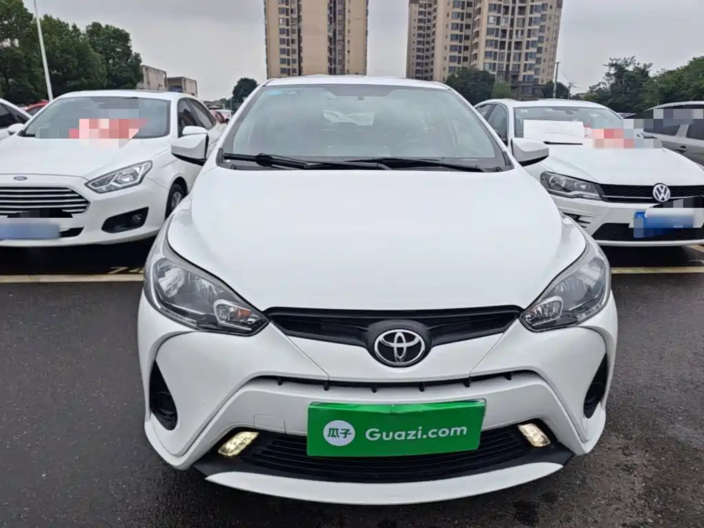Toyota Yaris L — фото 3