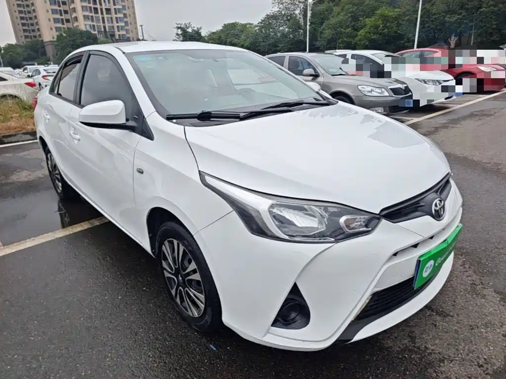 Toyota Yaris L — фото 4