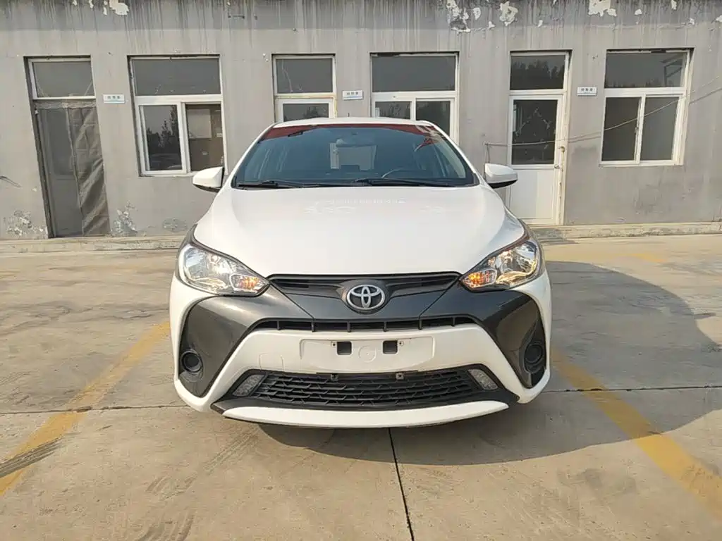 Toyota Yaris L — фото 3
