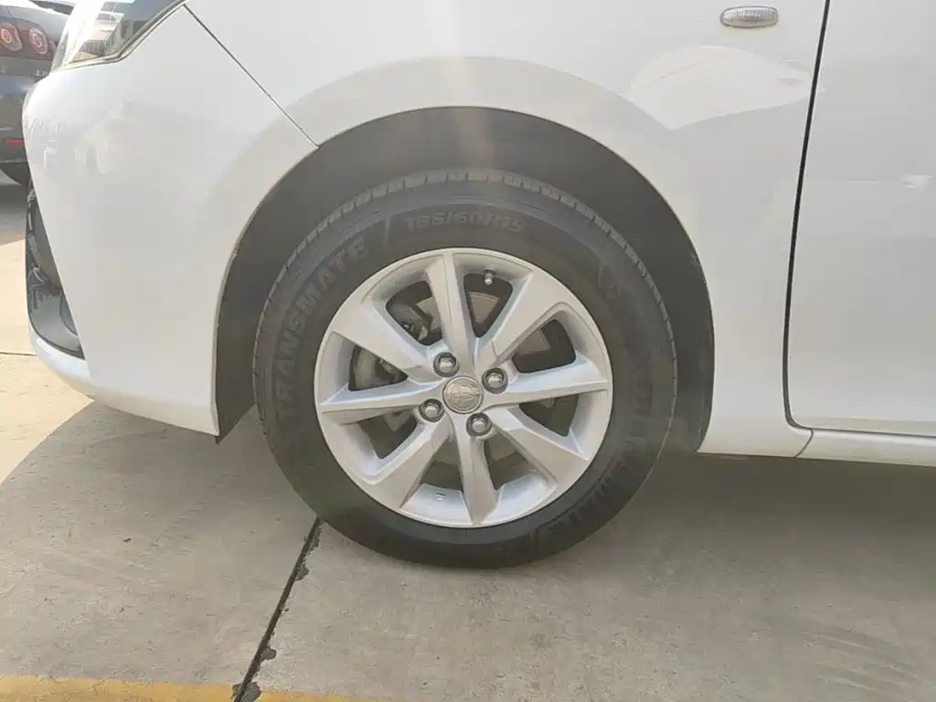 Toyota Yaris L — фото 23