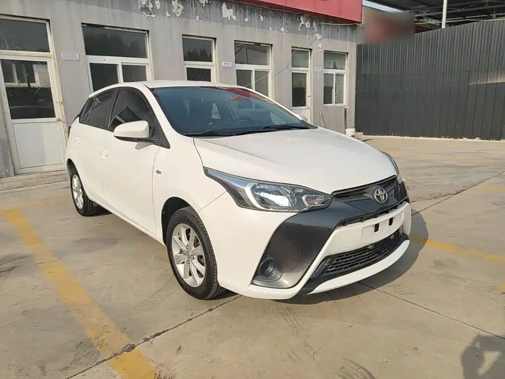 Toyota Yaris L — фото 4
