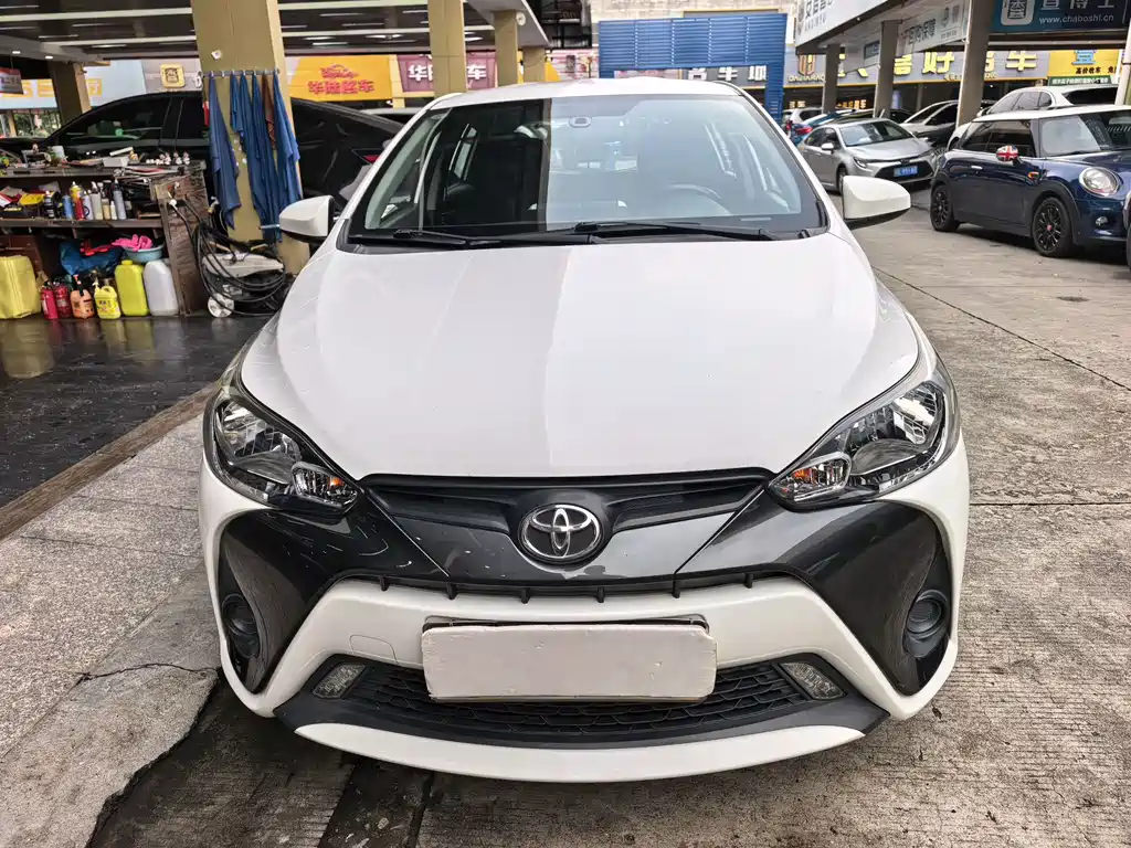 Toyota Yaris L — фото 2