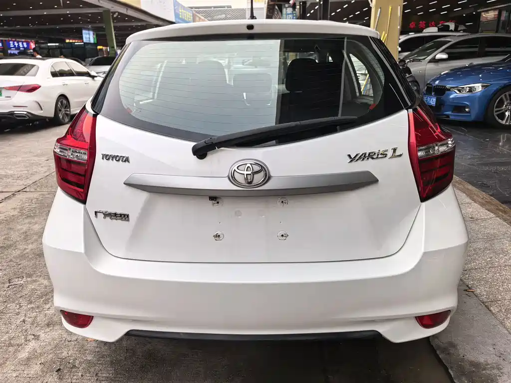 Toyota Yaris L — фото 4