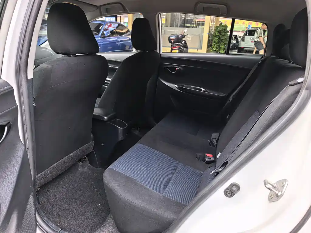 Toyota Yaris L — фото 9