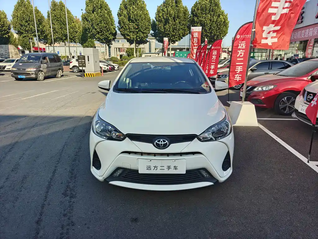 Toyota Yaris L — фото 2