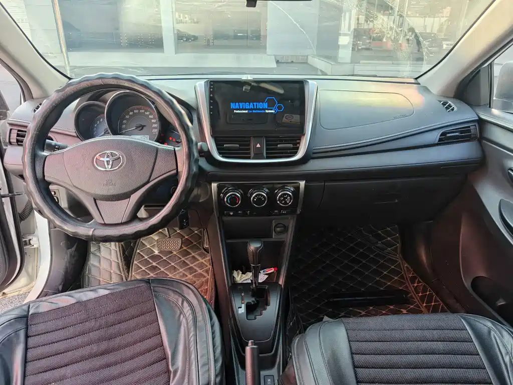 Toyota Yaris L — фото 6