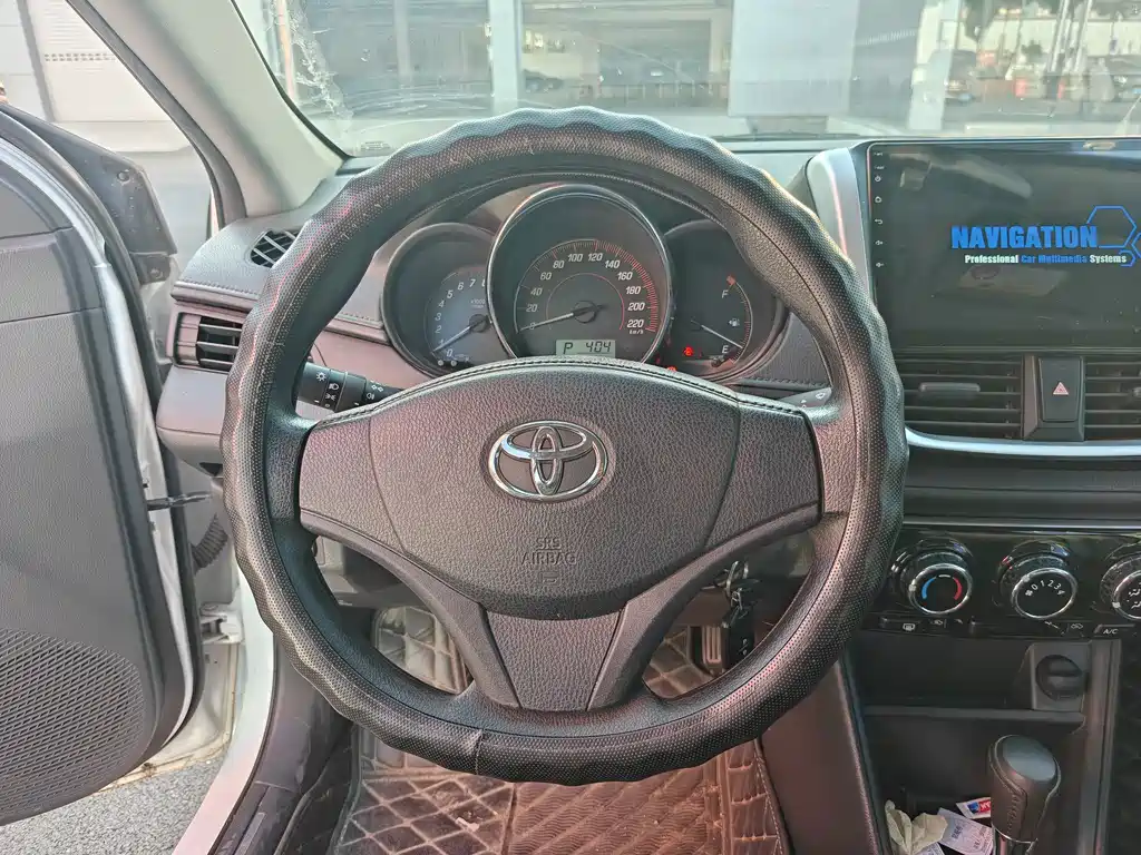 Toyota Yaris L — фото 7