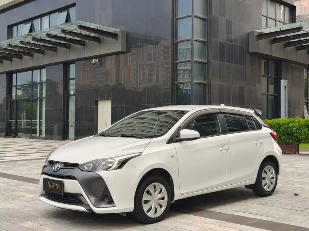 Toyota Yaris L — фото 2