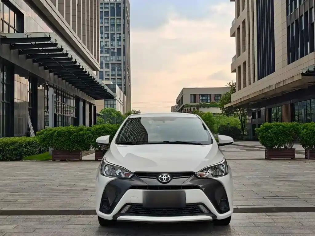 Toyota Yaris L — фото 3