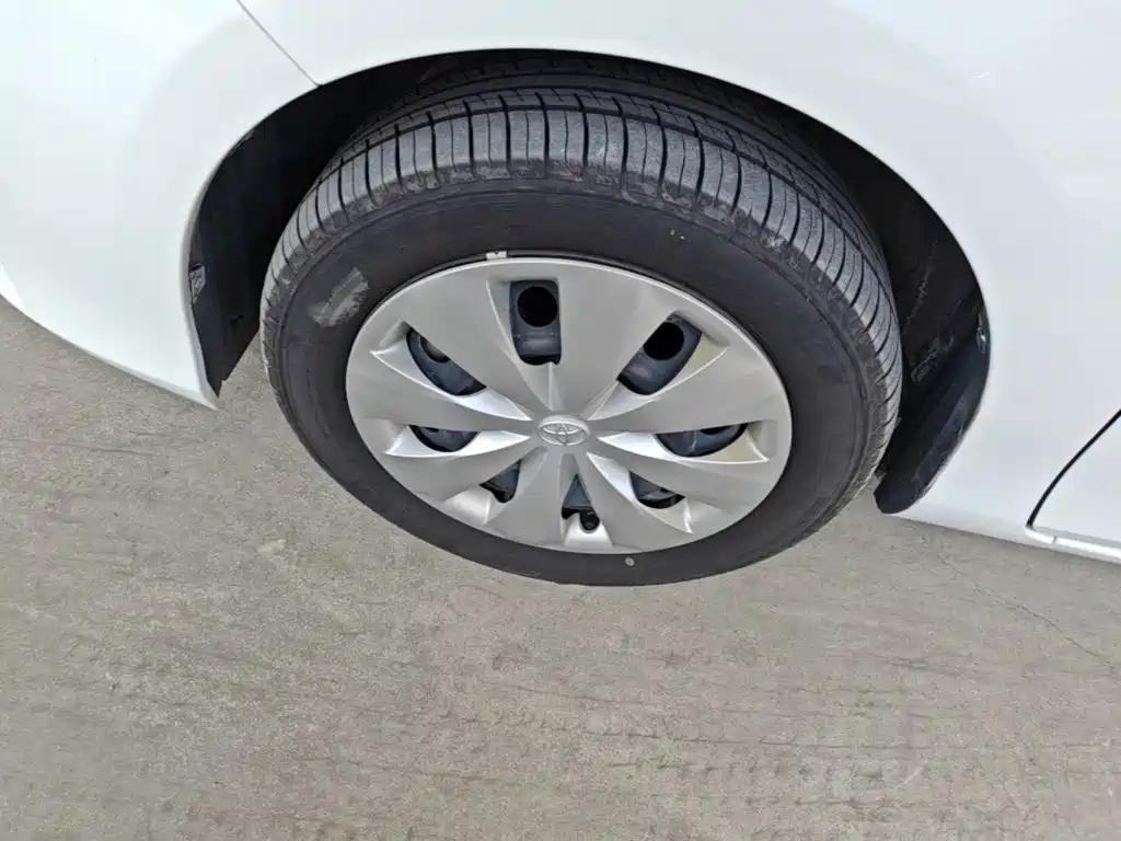 Toyota Yaris L — фото 23