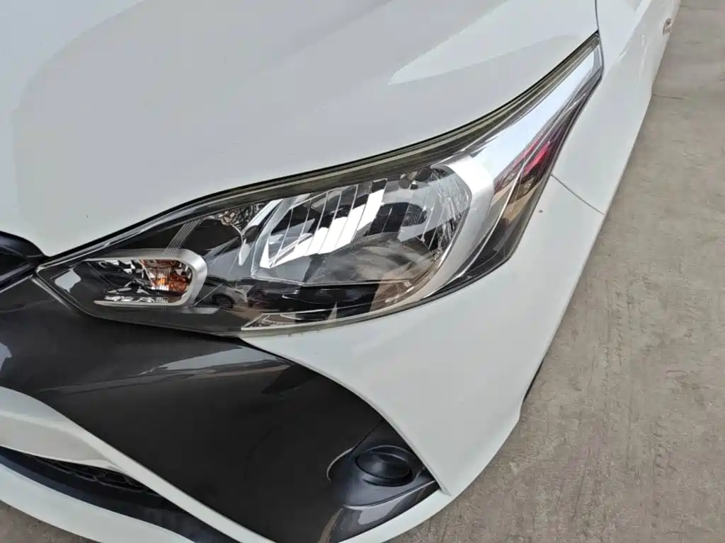Toyota Yaris L — фото 24