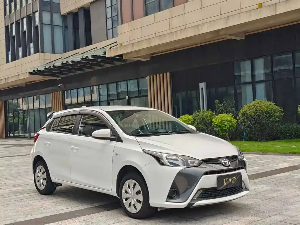 Toyota Yaris L — фото 4