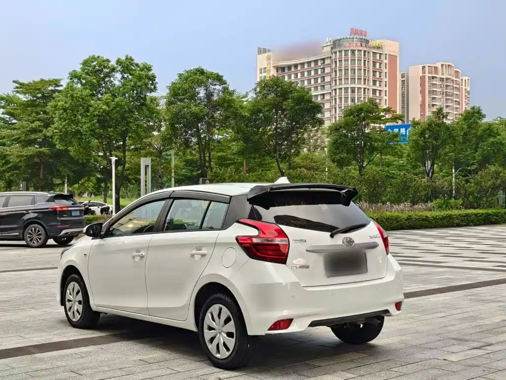 Toyota Yaris L — фото 5