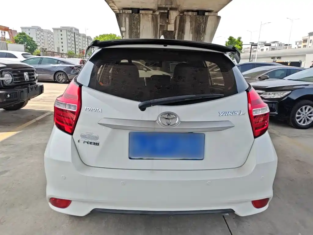 Toyota Yaris L — фото 6
