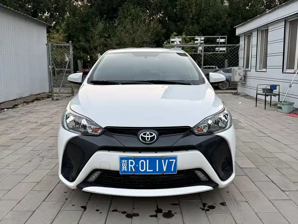 Toyota Yaris L — фото 2
